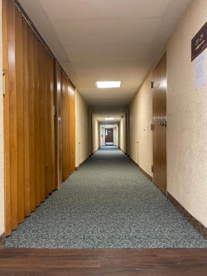 Motel corridor where the rooms converge