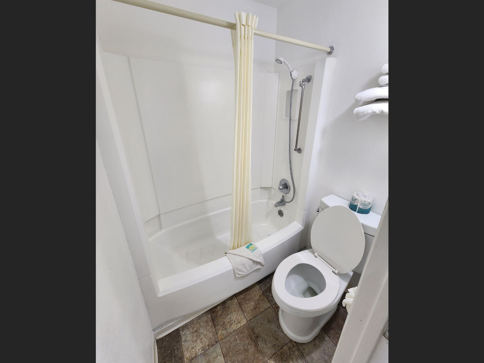 Simple Room's Bathroom Vanity